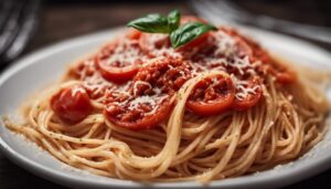 Spaghetti mit Tomatensauce auf einem Teller