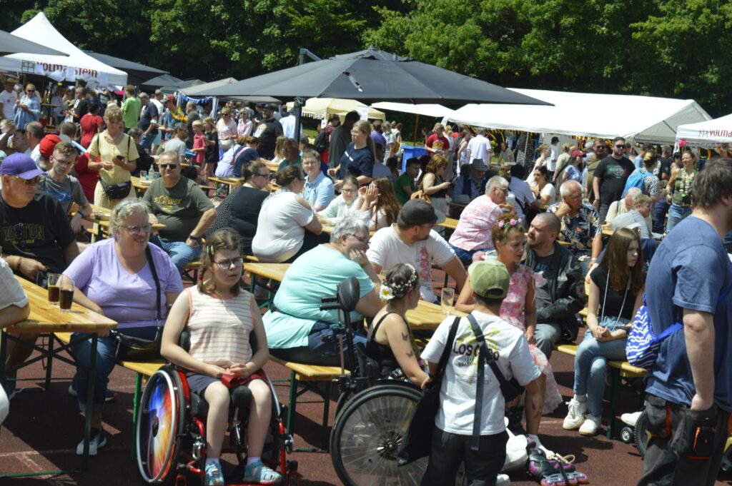 Hunderte Besucher tummelten sich auf dem Sommerfest.