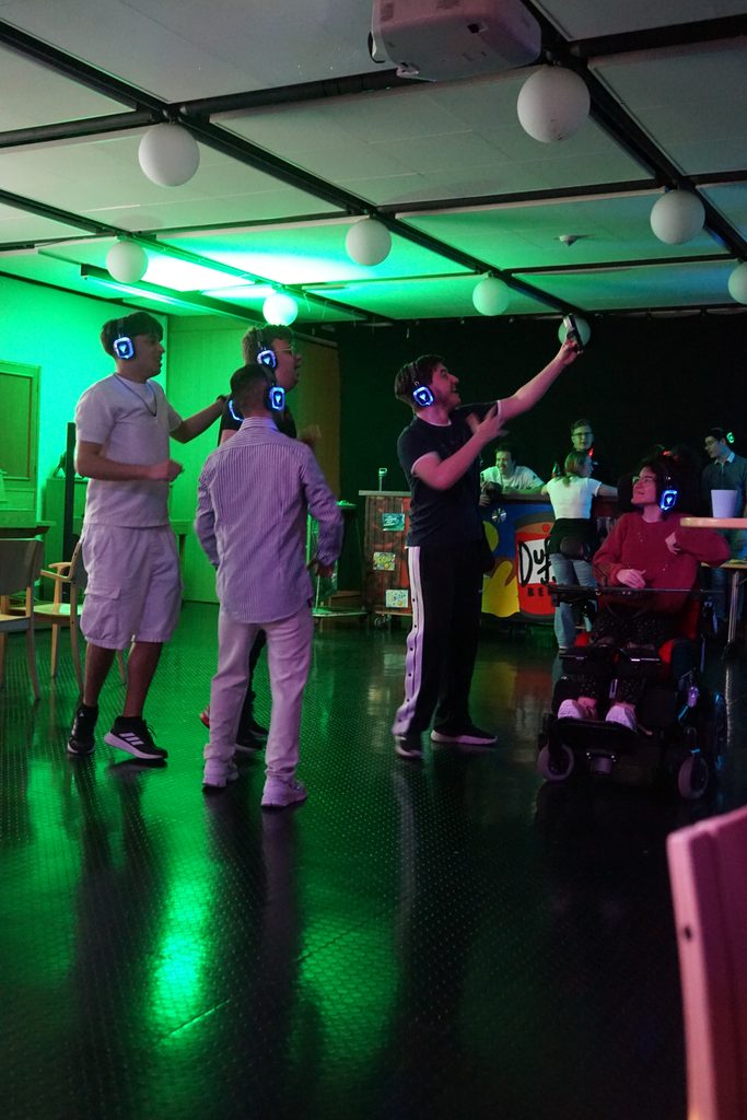 Gäste der Silent-Disco auf der Tanzfläche. 