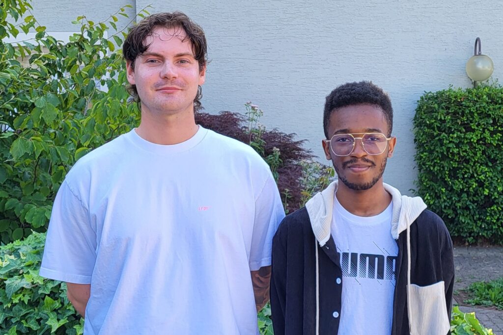 Die zwei Auszubildenden der Bildungsakademie Volmarstein (BAVO), Leon Kopitz und Vanderli Mafutala